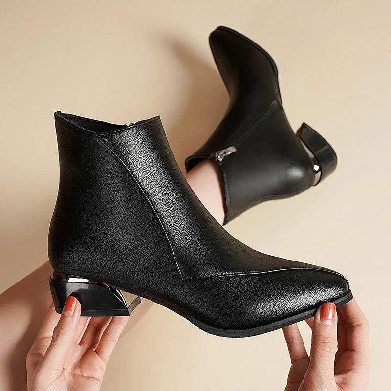 Botas de cuero con tacón | NOMIS™