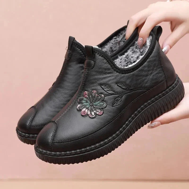 Botas de Cuero con Detalle Floral | BLISS™