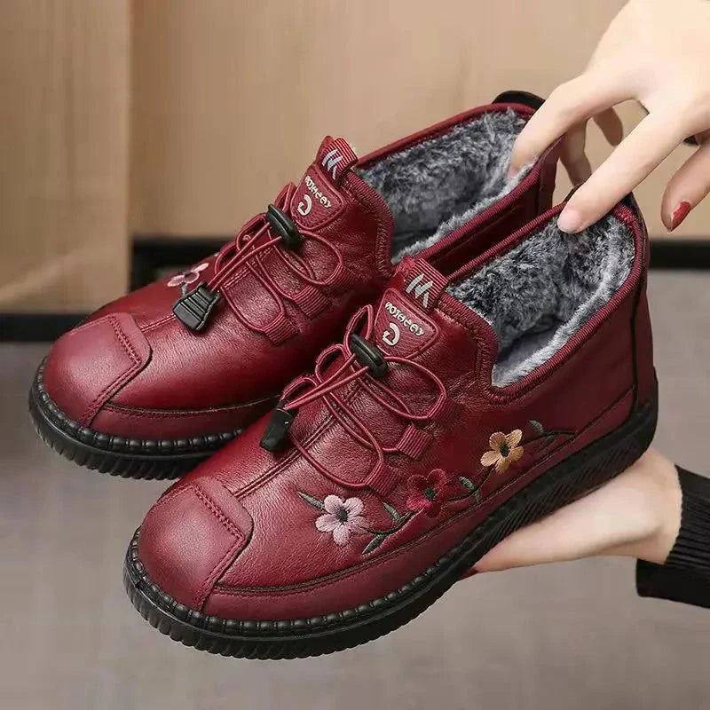 Botas de Cuero con Detalle Floral | BLISS™