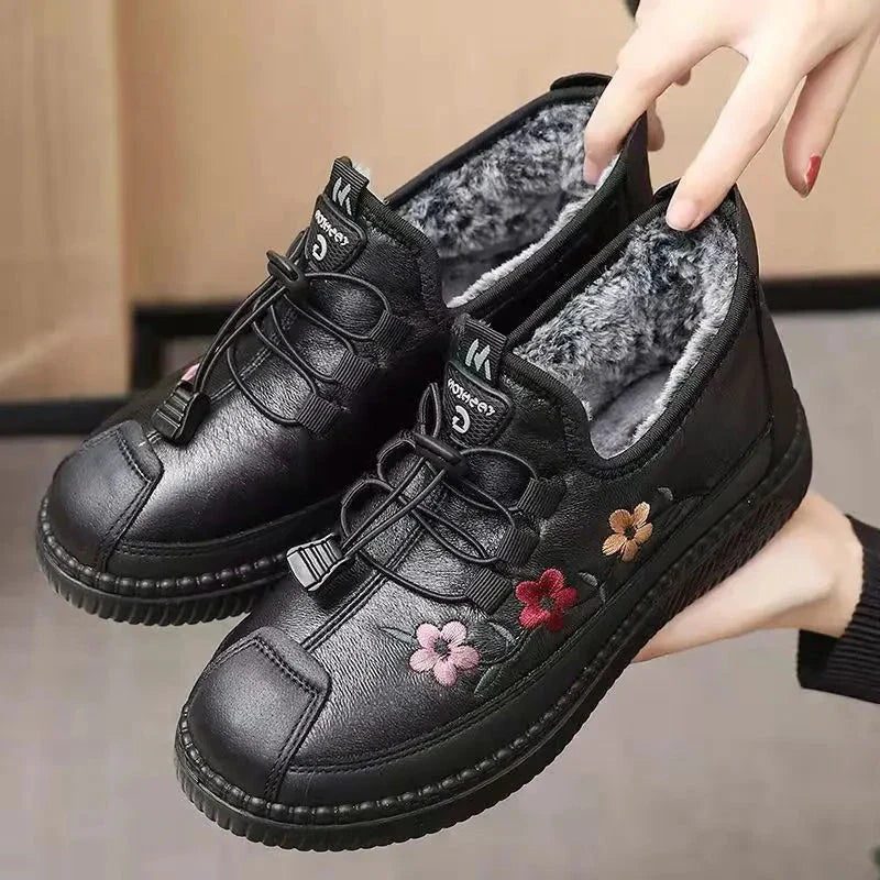 Botas de Cuero con Detalle Floral | BLISS™